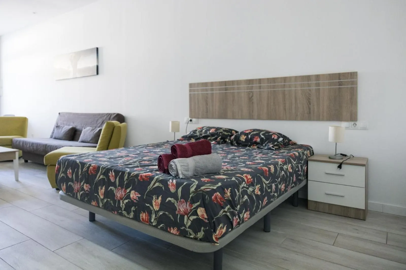 Apartamento MÁLAGA VELARDE cENTER 0*, Málaga España
